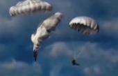 空降兵的心理素质和临危应变的处理能力确实强大，跳伞事故视频(8.3分资讯片)