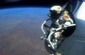 美国人完成最伟大的一跳，站在太空边缘，从太空跳伞返回地球！(8.3分其他片)