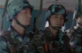 空降利刃：部队跳伞训练，一新兵吓得脚直发抖，营长把他训一顿(8.3分电视剧片)