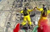 疯狂的迪拜塔跳伞！2个牛人从828米高空跳下，半空中旋转太震撼(8.3分体育片)