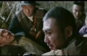 日军机被我军击落，其飞行员跳伞后落入湖中，被我抗日军民俘获(8.3分电影片)