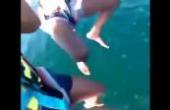 外国小哥玩海上跳伞没想到跳进了水母窝，这画面太美我真的不敢看(8.3分生活片)