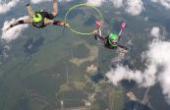 高空跳伞还骑大黄鸭，从天上到地下的愉快旅程(8.3分体育片)
