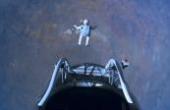 太空跳伞第一人, 3.9万米高空自由落体跳下, 最高时速达到每秒373米(8.3分体育片)