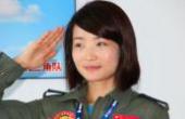 中国第一位歼10女飞行员，跳伞失败牺牲后，几万群众自发来送行(8.3分纪录片片)