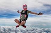 老外花式跳伞第一视角，就问你怕不怕，网友：王牌飞行员申请出战(8.3分科技片)
